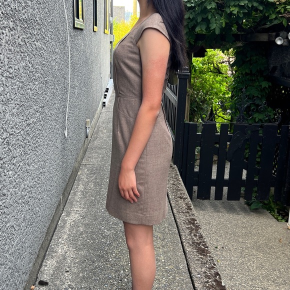 Banana Republic Sheath Dress - Size 2 - Picture 3 of 15